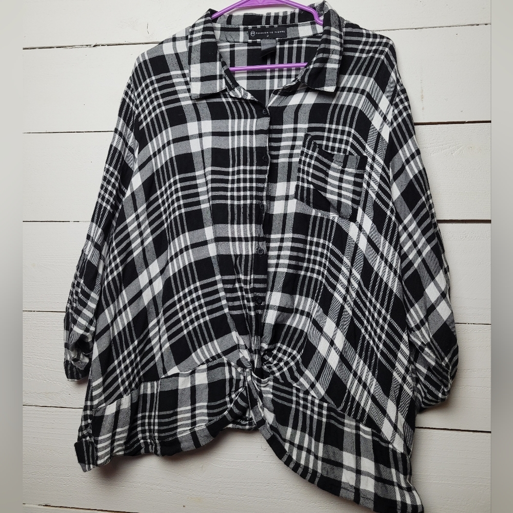 Fashion to Figure - size 3x - Black and White Plaid